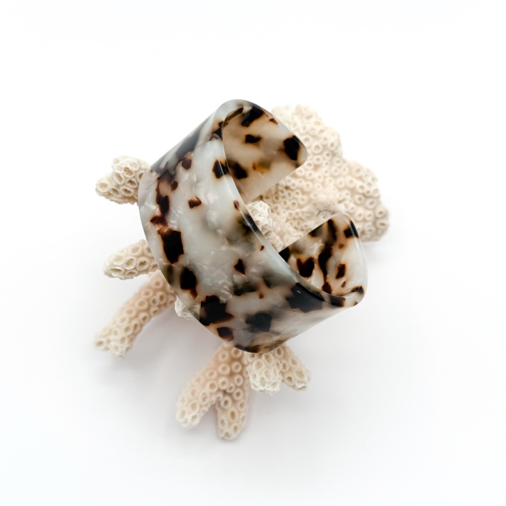 ✨ NWT ✨ Banana Republic Tortoise Shell Style Cuff Bangle